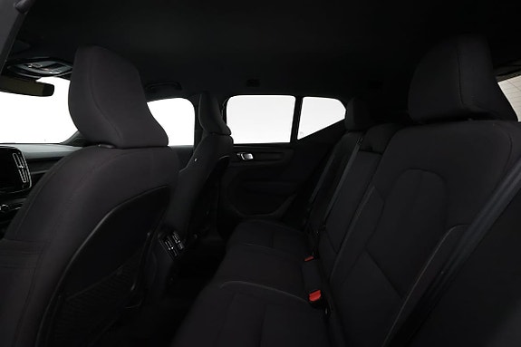 Volvo XC40 10 of 17