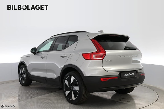 Volvo XC40 3 of 17