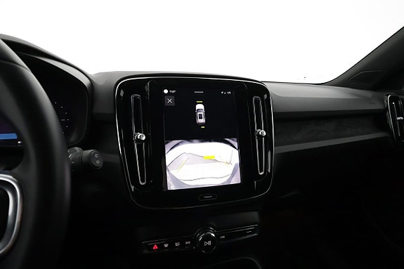 Volvo XC40 13 of 17
