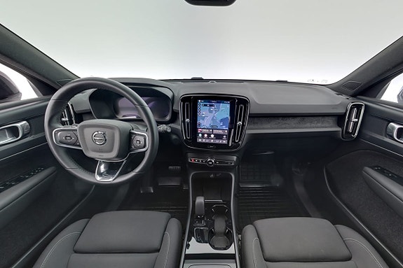 Volvo XC40 7 of 17