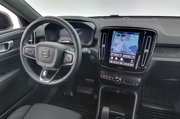 Volvo XC40 8 of 17