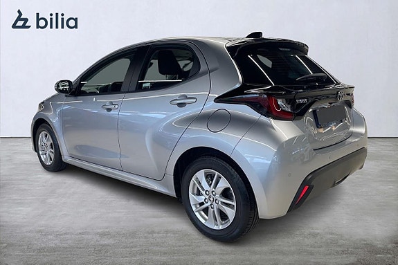 Toyota Yaris 2 of 20