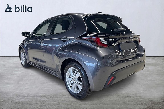 Toyota Yaris 2 of 20