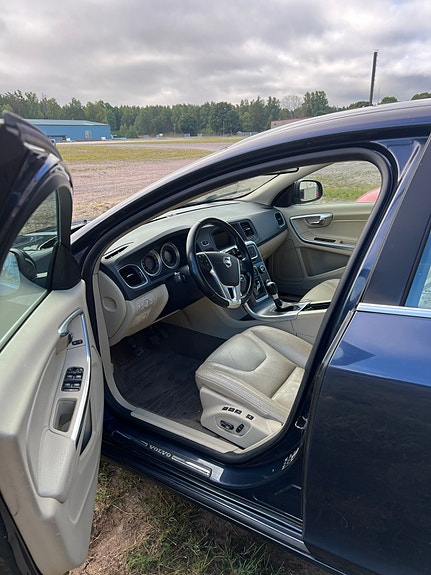 Volvo S60 5 of 7