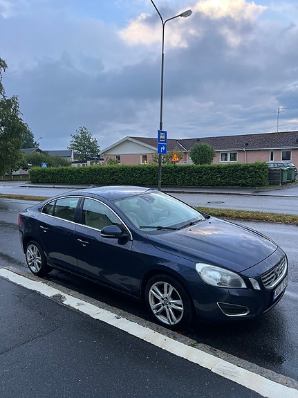 Volvo S60 2 of 7