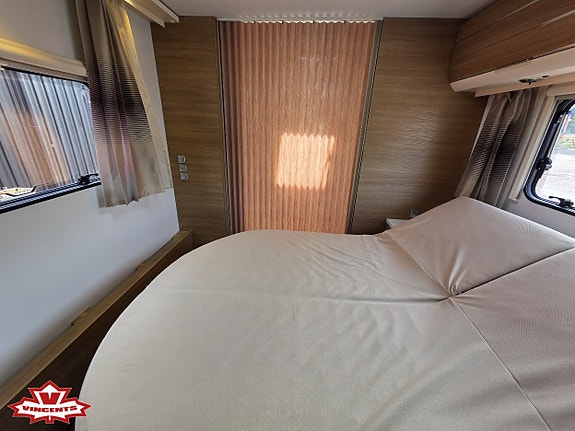 Adria ADORA 613 UT *Queenbed *Alde *El-golvvärme 10 of 19