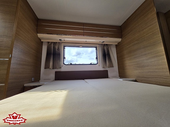 Adria ADORA 613 UT *Queenbed *Alde *El-golvvärme 8 of 19