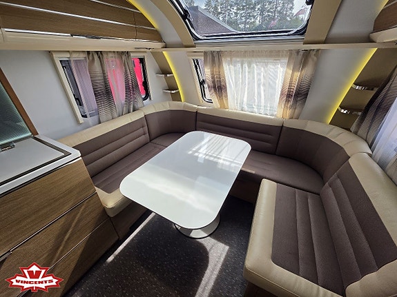 Adria ADORA 613 UT *Queenbed *Alde *El-golvvärme 3 of 19