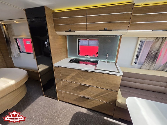 Adria ADORA 613 UT *Queenbed *Alde *El-golvvärme 4 of 19