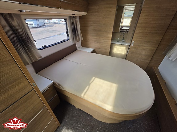 Adria ADORA 613 UT *Queenbed *Alde *El-golvvärme 7 of 19