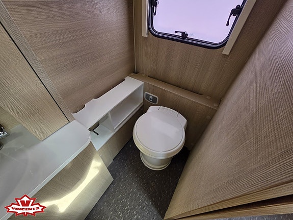 Adria ADORA 613 UT *Queenbed *Alde *El-golvvärme 14 of 19