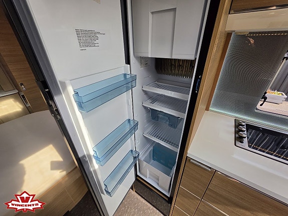 Adria ADORA 613 UT *Queenbed *Alde *El-golvvärme 6 of 19