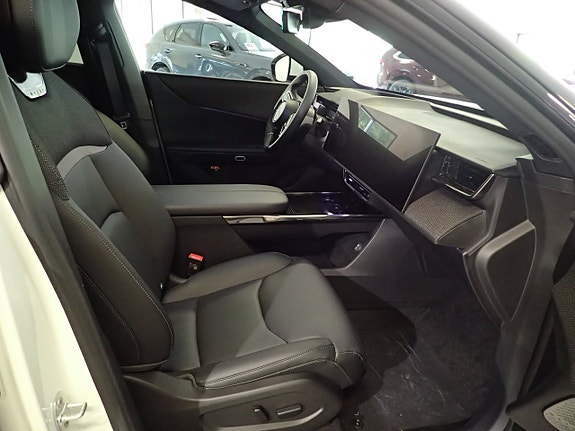 Mazda CX-6e 22 of 25