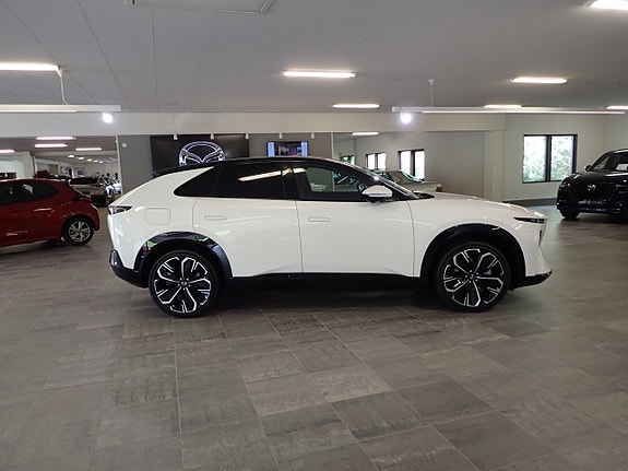 Mazda CX-6e 14 of 25