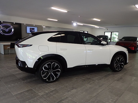 Mazda CX-6e 12 of 25