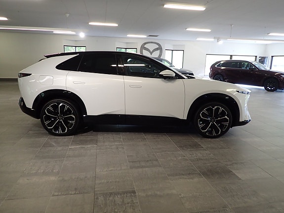 Mazda CX-6e 13 of 25