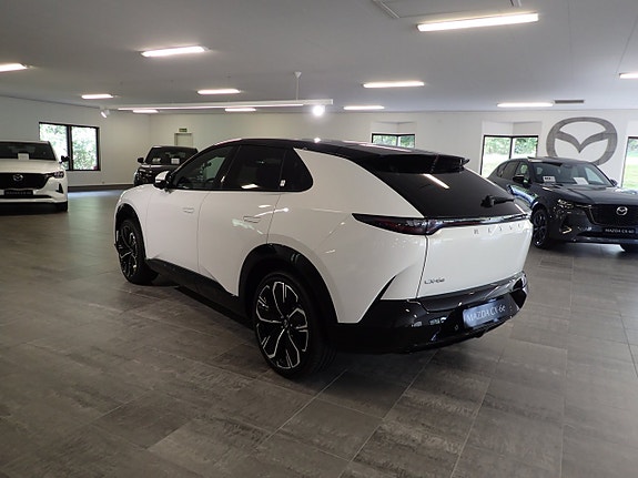 Mazda CX-6e 7 of 25