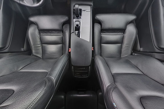 Volvo XC90 10 of 18