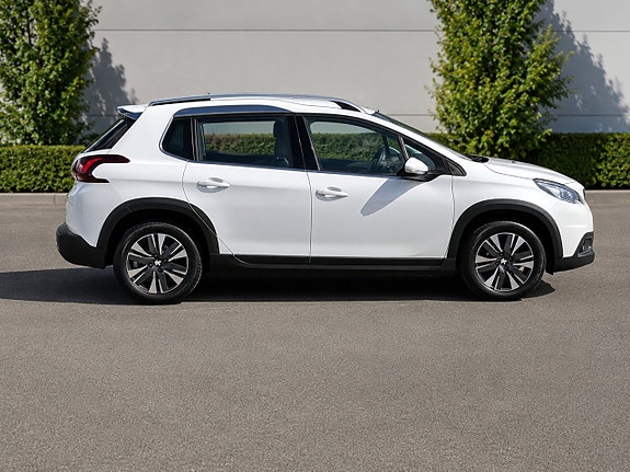Peugeot 2008 2 of 6