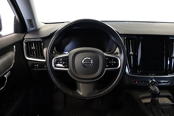 Volvo V90 Cross Country 7 of 18