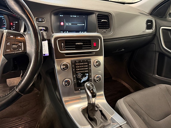 Volvo V60 11 of 16