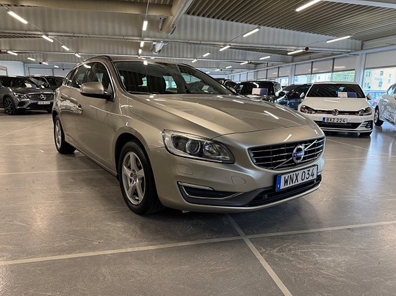 Volvo V60 2 of 16