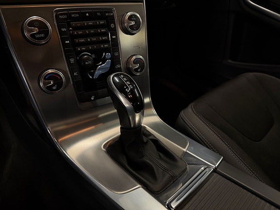 Volvo V60 12 of 16