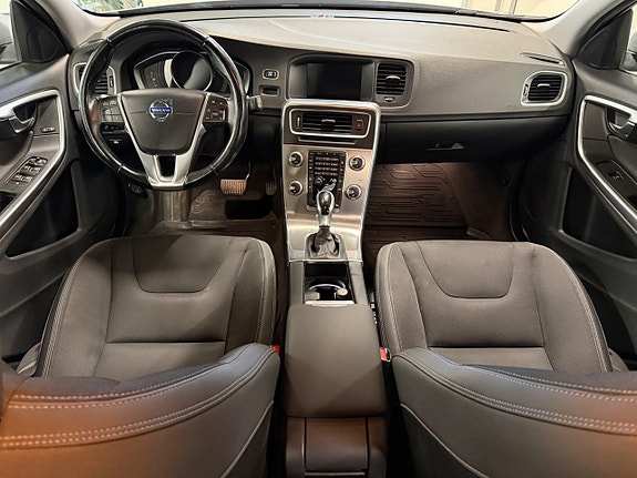 Volvo V60 7 of 16