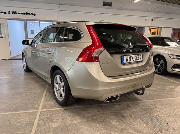 Volvo V60 4 of 16