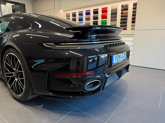 Porsche 911 Turbo S 11 of 24