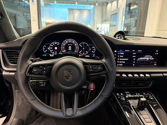Porsche 911 Turbo S 19 of 24