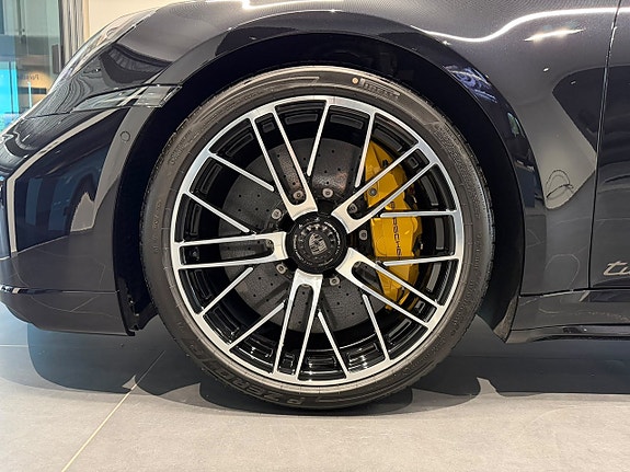 Porsche 911 Turbo S 9 of 24