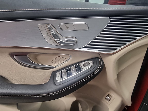 Mercedes-Benz EQC400 12 of 17