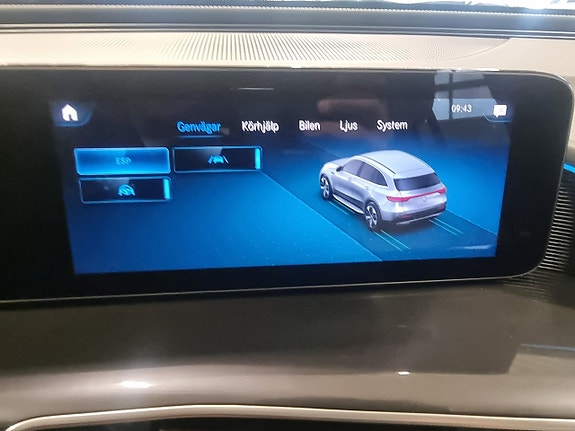 Mercedes-Benz EQC400 16 of 17