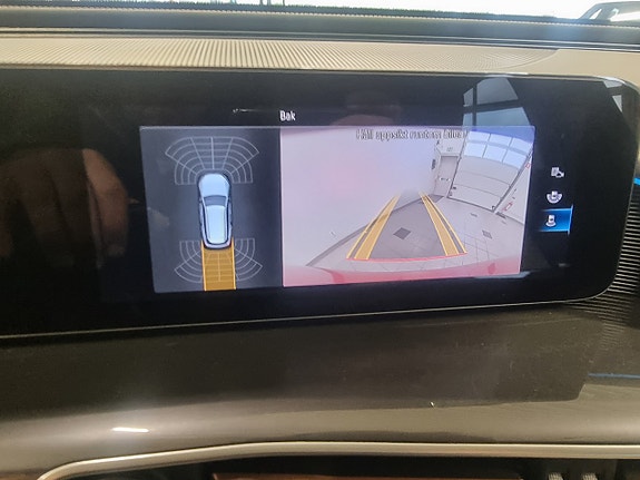 Mercedes-Benz EQC400 17 of 17