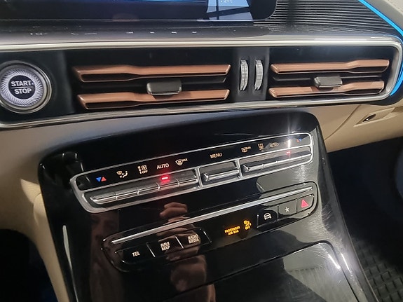 Mercedes-Benz EQC400 14 of 17