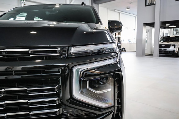 Chevrolet Suburban 10 of 30