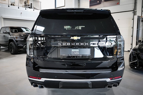 Chevrolet Suburban 6 of 30