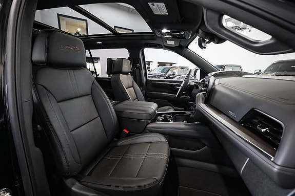 Chevrolet Suburban 19 of 30