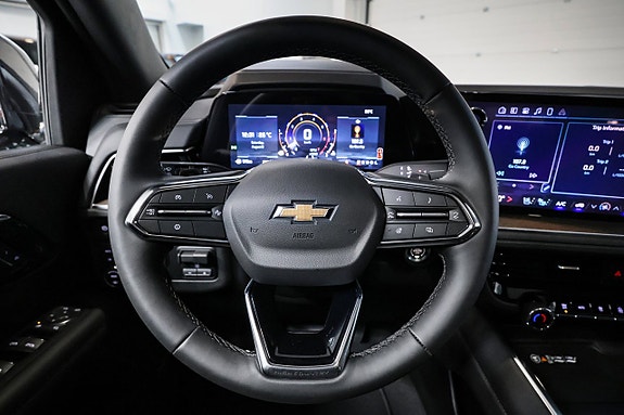 Chevrolet Suburban 17 of 30