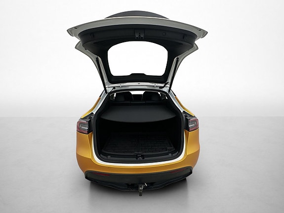 Tesla Model Y 27 of 28