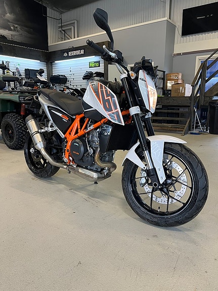 KTM 690 Duke White ABS 2 of 4