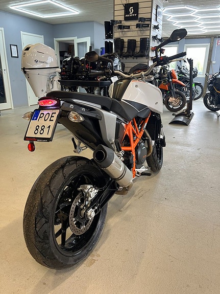 KTM 690 Duke White ABS 3 of 4