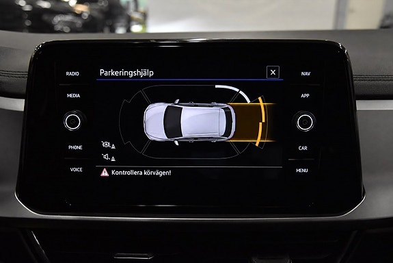 Volkswagen T-Roc 17 of 18