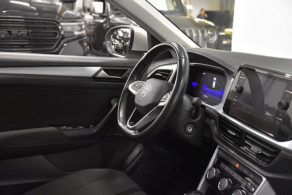 Volkswagen T-Roc 8 of 18