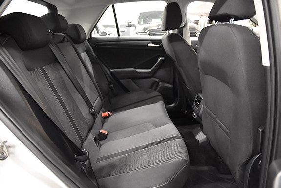 Volkswagen T-Roc 13 of 18