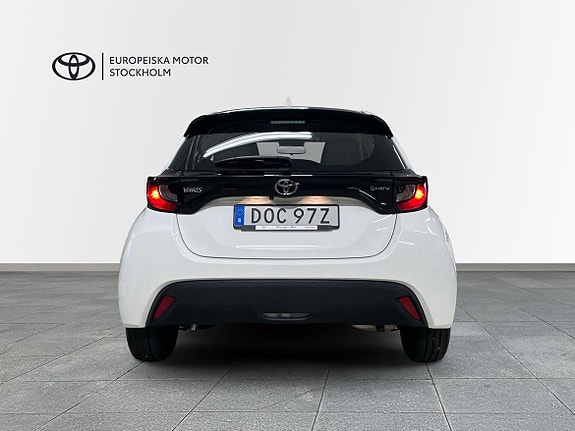 Toyota Yaris 4 of 16