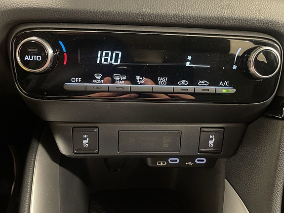 Toyota Yaris 15 of 16