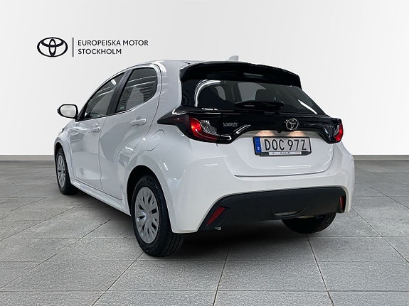 Toyota Yaris 2 of 16