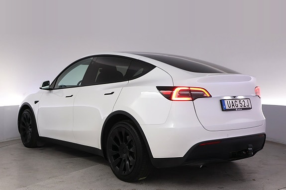 Tesla Model Y 4 of 27